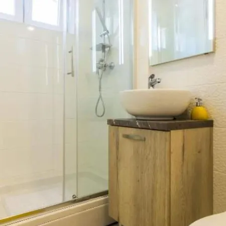 Charming Near Old Town With Convenient Access To Beaches 2 *
