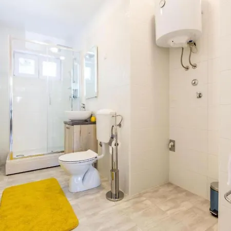 Apartman Charming Near Old Town With Convenient Access To Beaches 2