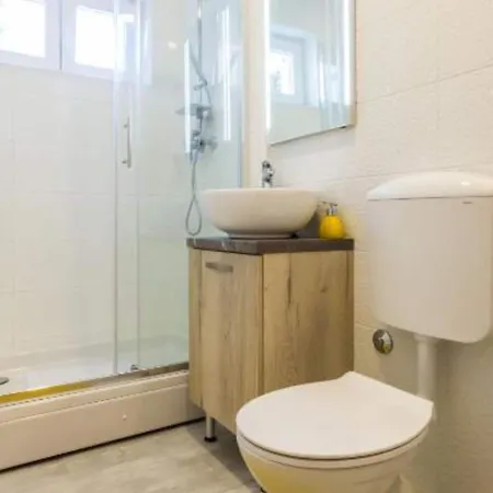 Apartman Charming Near Old Town With Convenient Access To Beaches 2 Zára