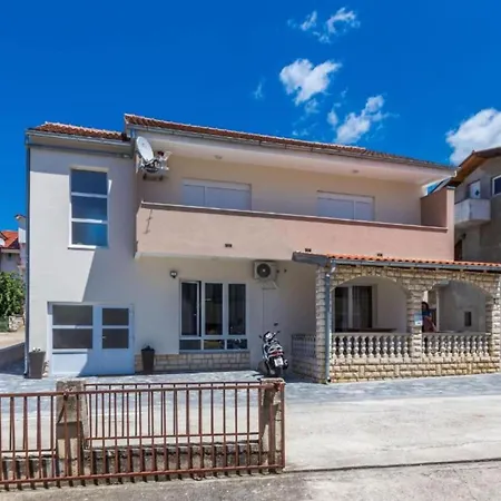 Charming Near Old Town With Convenient Access To Beaches 2