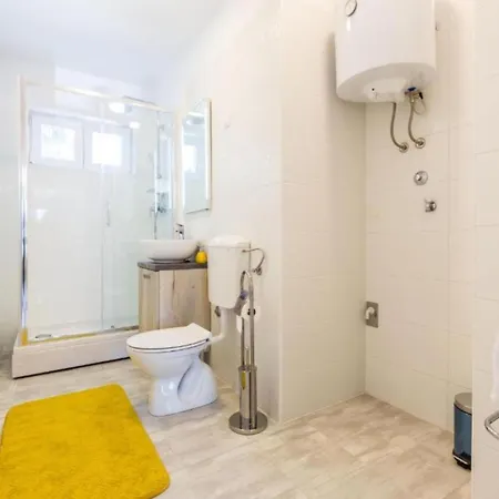 Charming Near Old Town With Convenient Access To Beaches 2 Apartman *