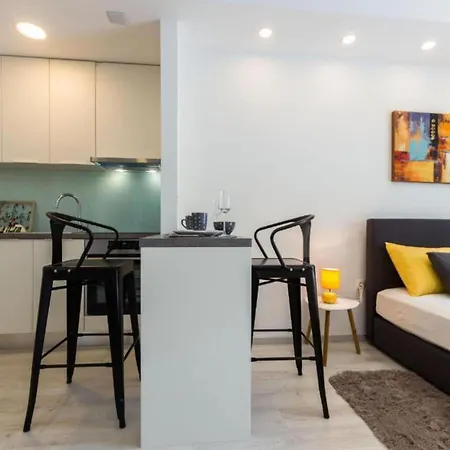 Apartman Charming Near Old Town With Convenient Access To Beaches 2 *