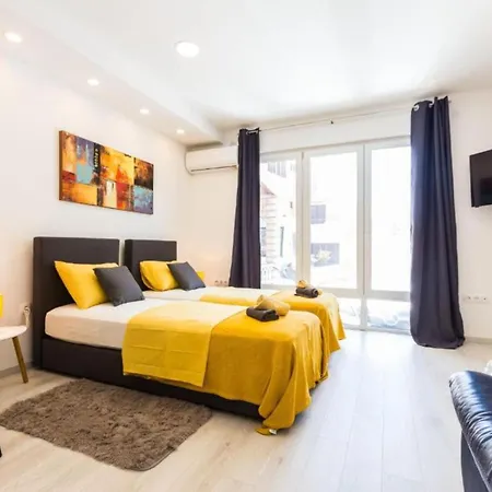 Charming Near Old Town With Convenient Access To Beaches 2 Apartman