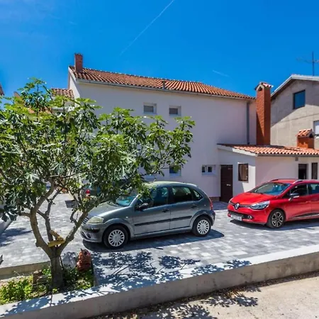 Apartman Charming Near Old Town With Convenient Access To Beaches 2 *
