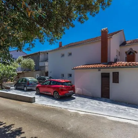Apartman Charming Near Old Town With Convenient Access To Beaches 2 Zára