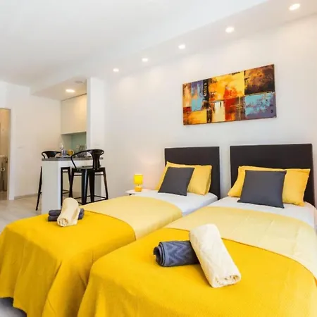 Charming Near Old Town With Convenient Access To Beaches 2 Apartman