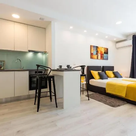 Apartman Charming Near Old Town With Convenient Access To Beaches 2