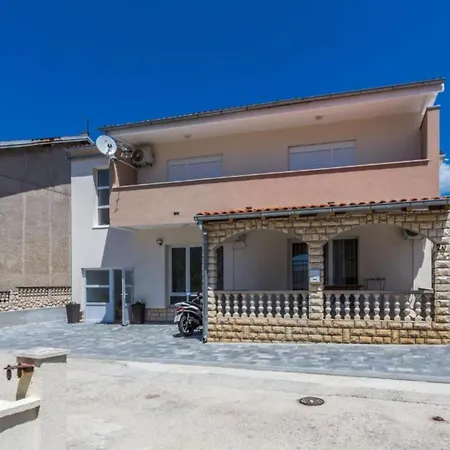 Charming Near Old Town With Convenient Access To Beaches 2 Apartman Zára