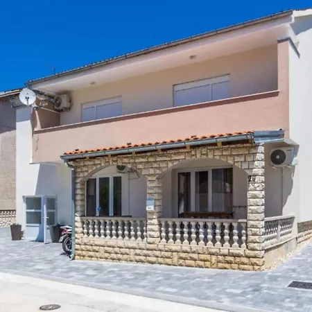 Apartman Charming Near Old Town With Convenient Access To Beaches 2 *